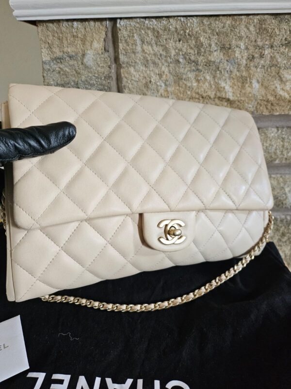 CHANEL CLASSIC SINGLE FLAP CLUTCH - Image 16
