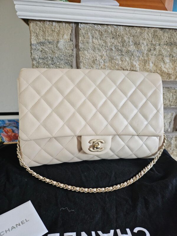 CHANEL CLASSIC SINGLE FLAP CLUTCH