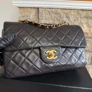 VINTAGE CHANEL CLASSIC DOUBLE FLAP IN SMALL
