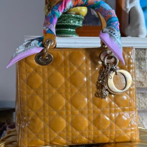 LADY DIOR MEDIUM PATENT BAG.