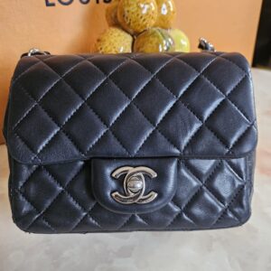 CHANEL MINI SQUARE FLAP
